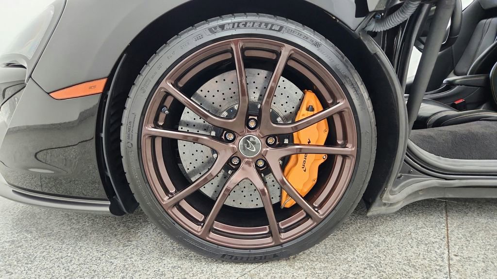 Used 2016 McLaren 570S Coupe RWD image 34