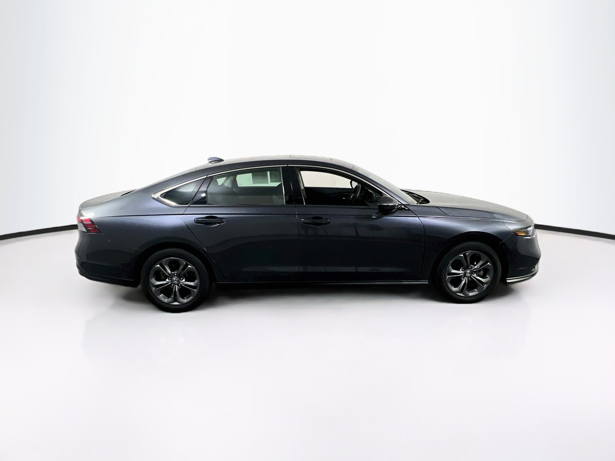 Used 2023 Honda Accord EX image 4