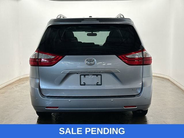 Used 2017 Toyota Sienna XLE Premium FWD image 4