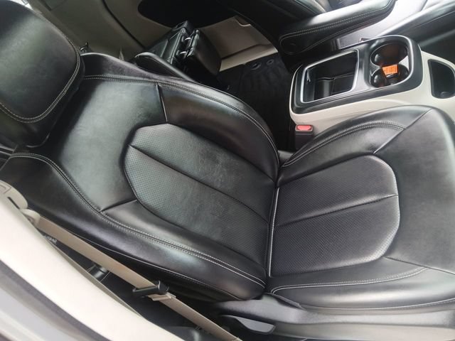 Used 2023 Chrysler Pacifica Touring-L FWD image 25