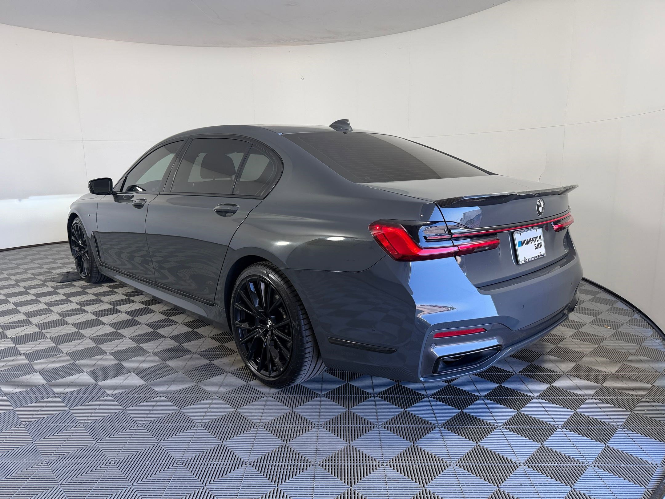 Used 2022 BMW 740i w/ M Sport Package RWD image 3