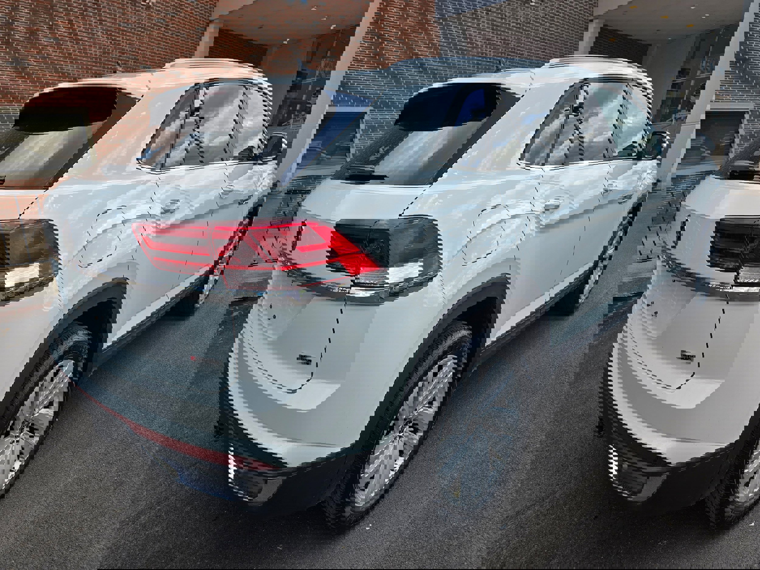 Certified 2022 Volkswagen Atlas Cross Sport SE image 7