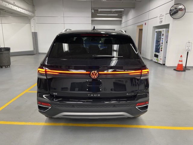 New 2026 Volkswagen Taos SE image 3