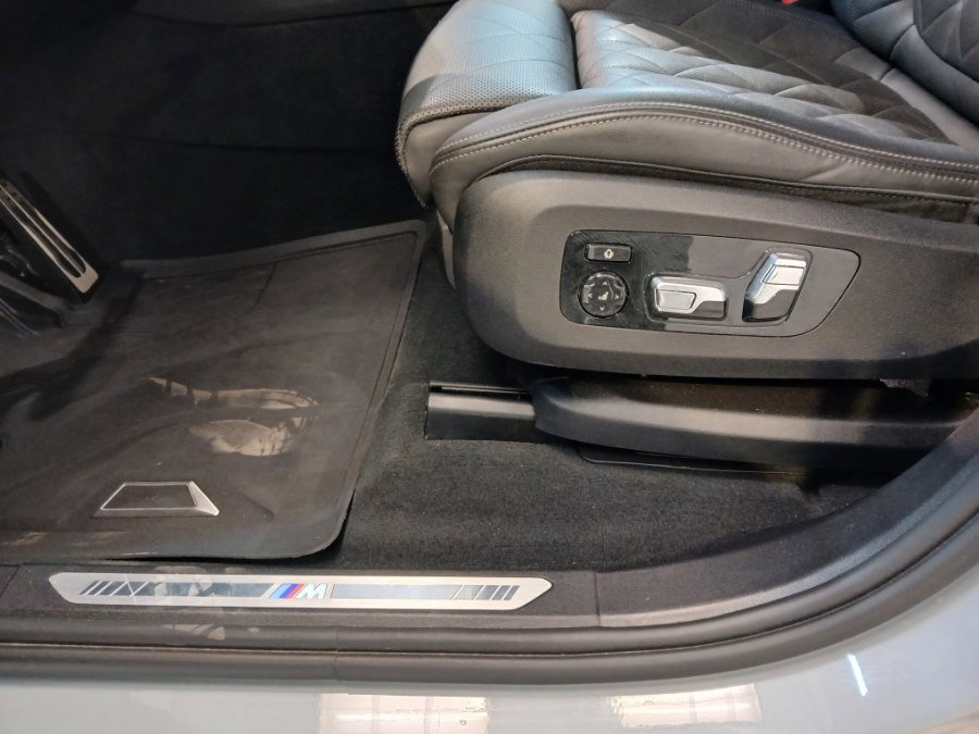 Used 2024 BMW X7 xDrive40i w/ M Sport Package image 21