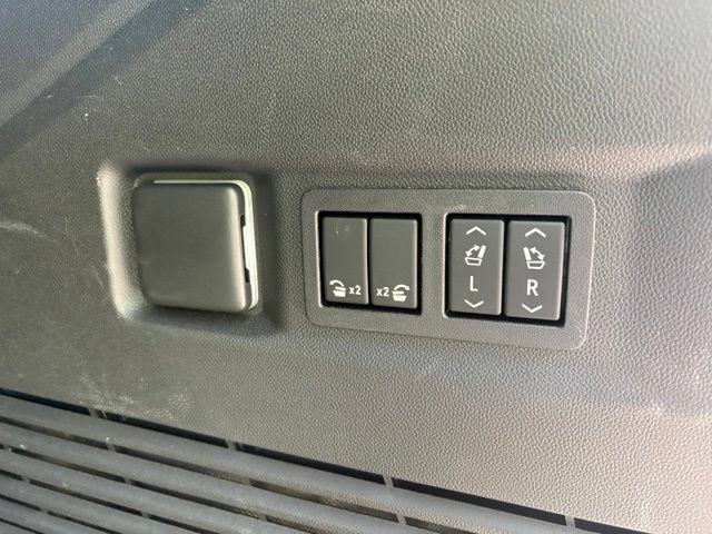 Used 2023 Chevrolet Tahoe LT w/ Luxury Package AWD/4WD image 8