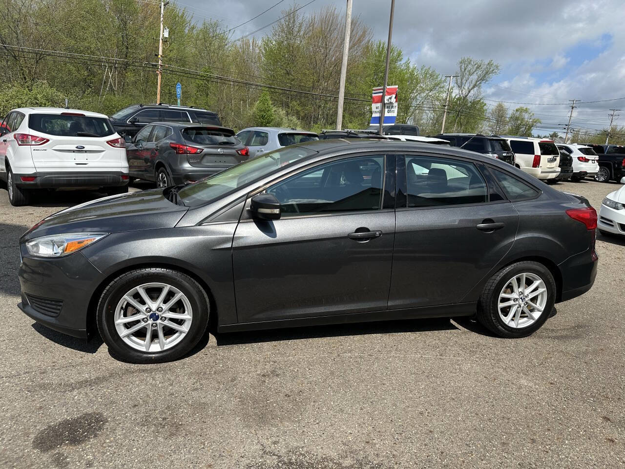 Used 2016 Ford Focus SE FWD image 3