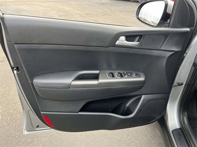 Used 2020 Kia Sportage LX image 12