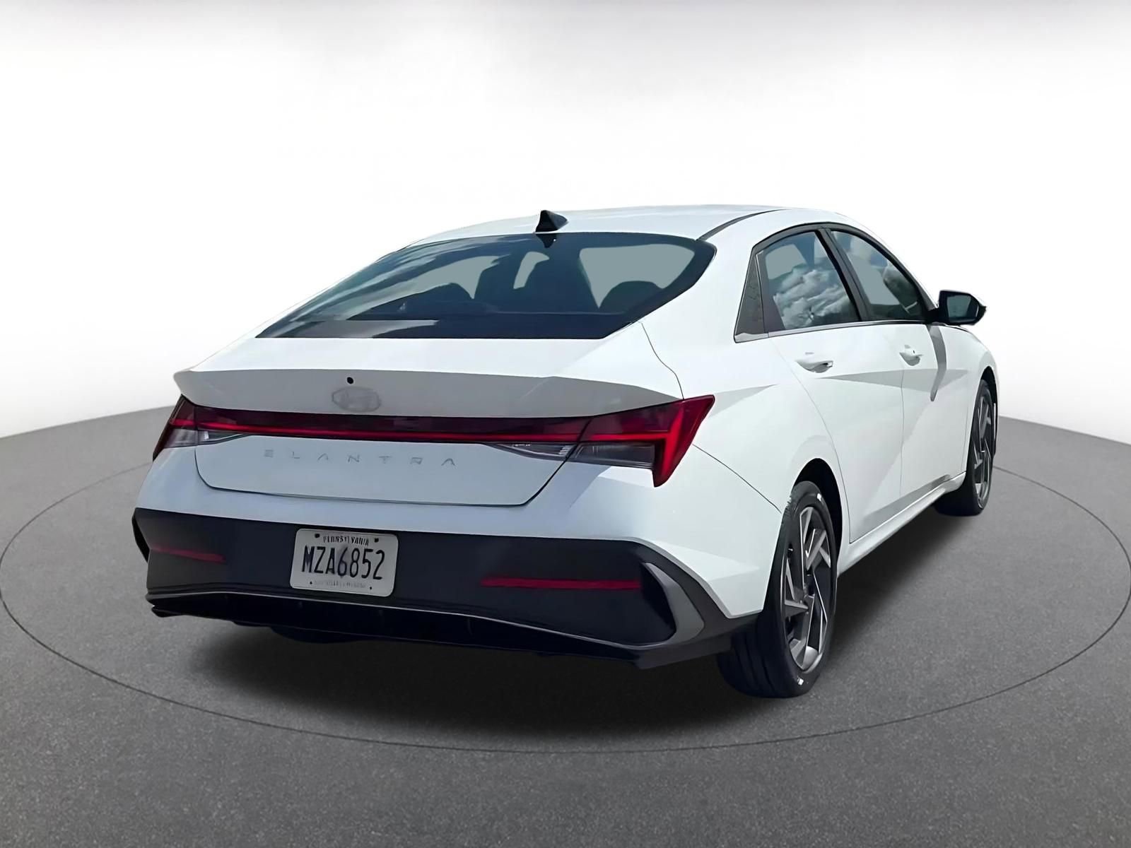 Used 2025 Hyundai Elantra SEL image 14