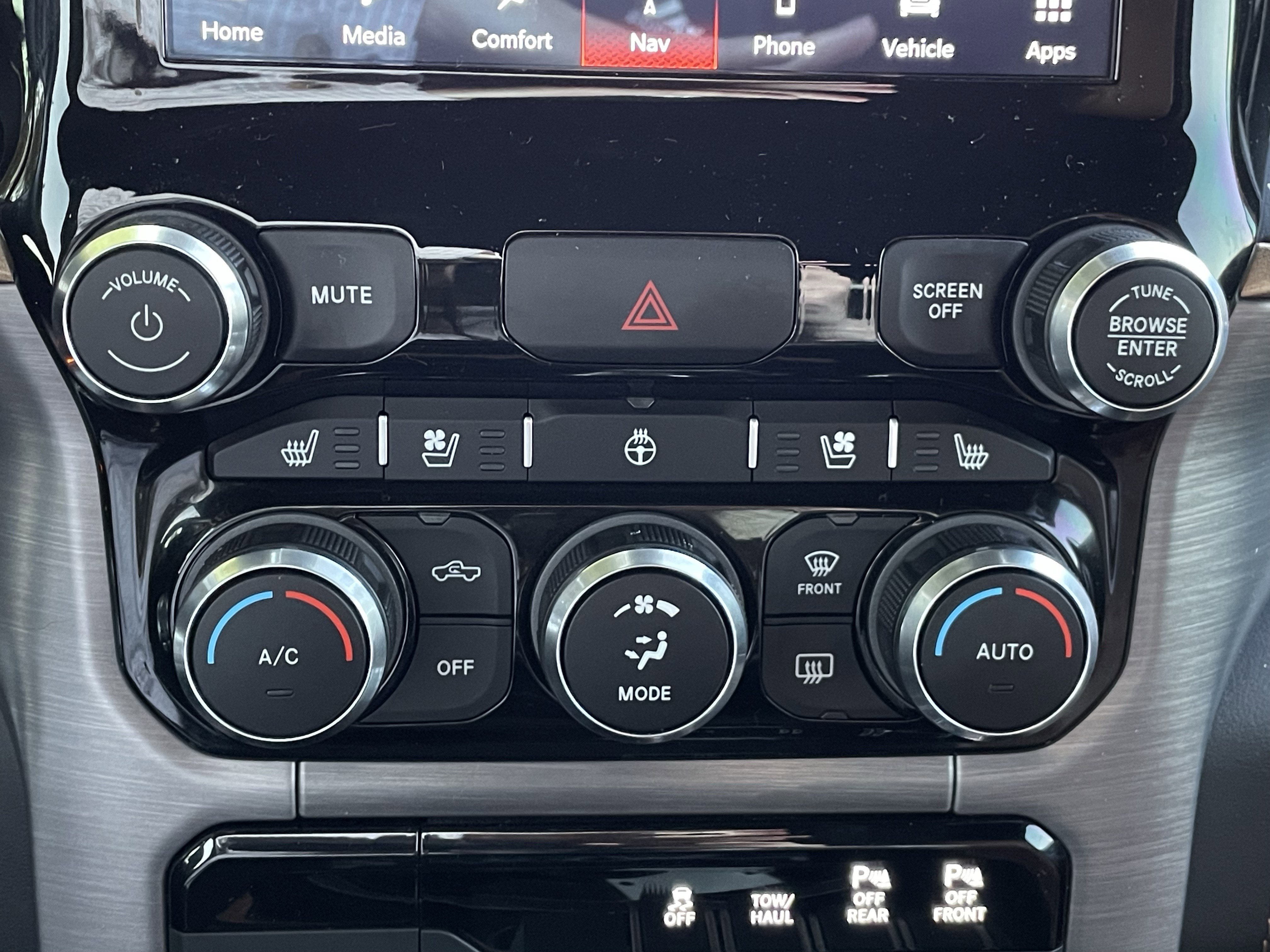 Used 2022 RAM 1500 Limited w/ Body Color Bumper Group image 27