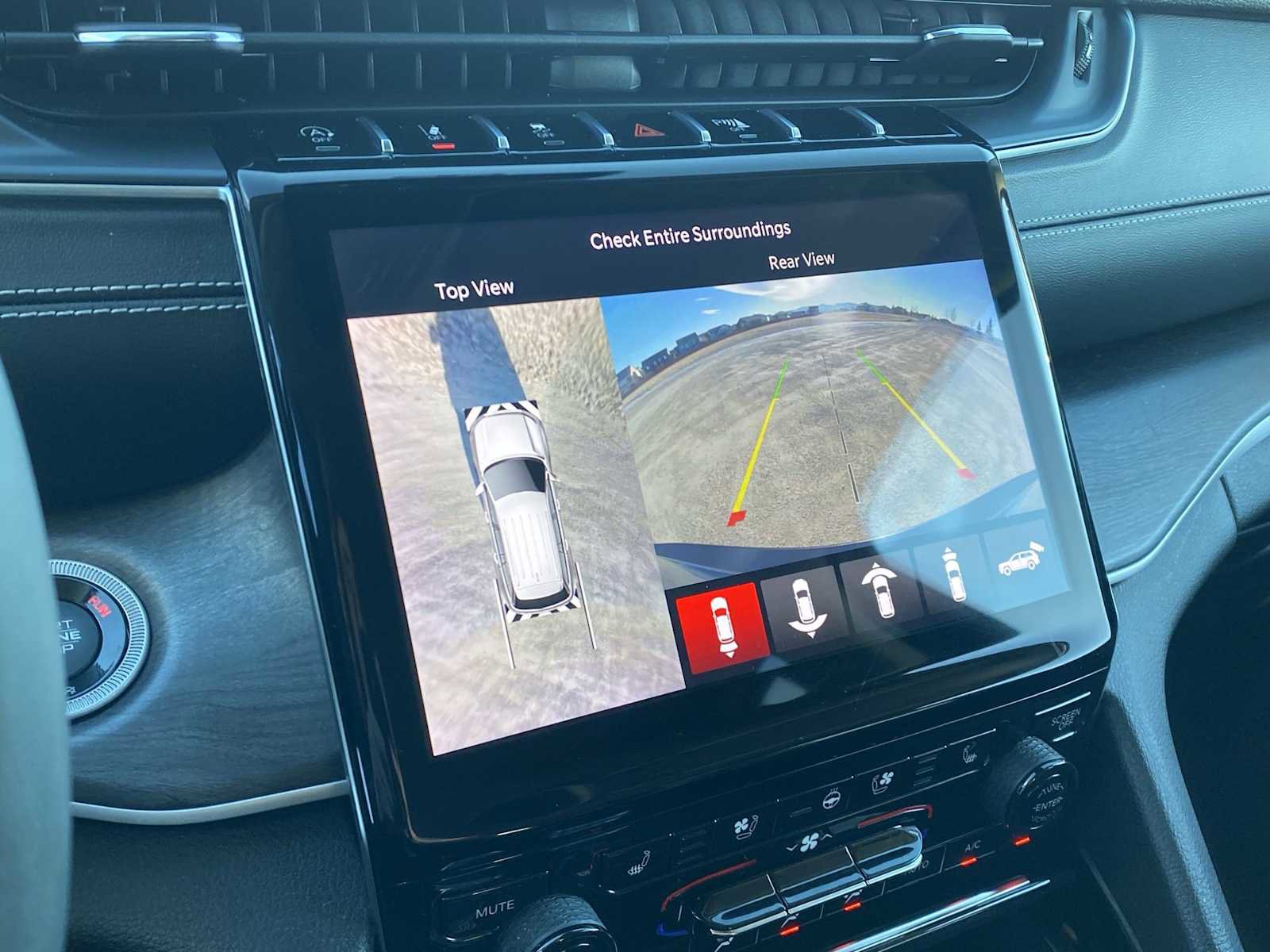 Certified 2023 Jeep Grand Cherokee Limited w/ Luxury Tech Group II image 22