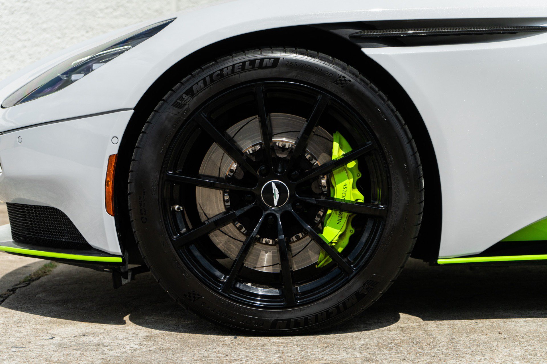 Used 2019 Aston Martin DB11 AMR RWD image 25