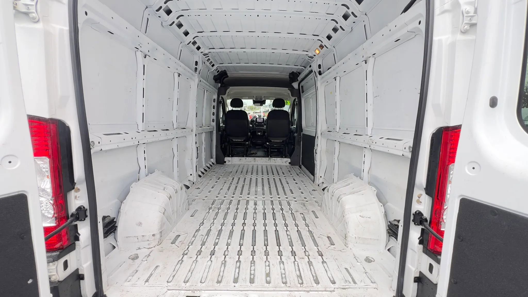 Used 2023 RAM ProMaster 2500 FWD image 14
