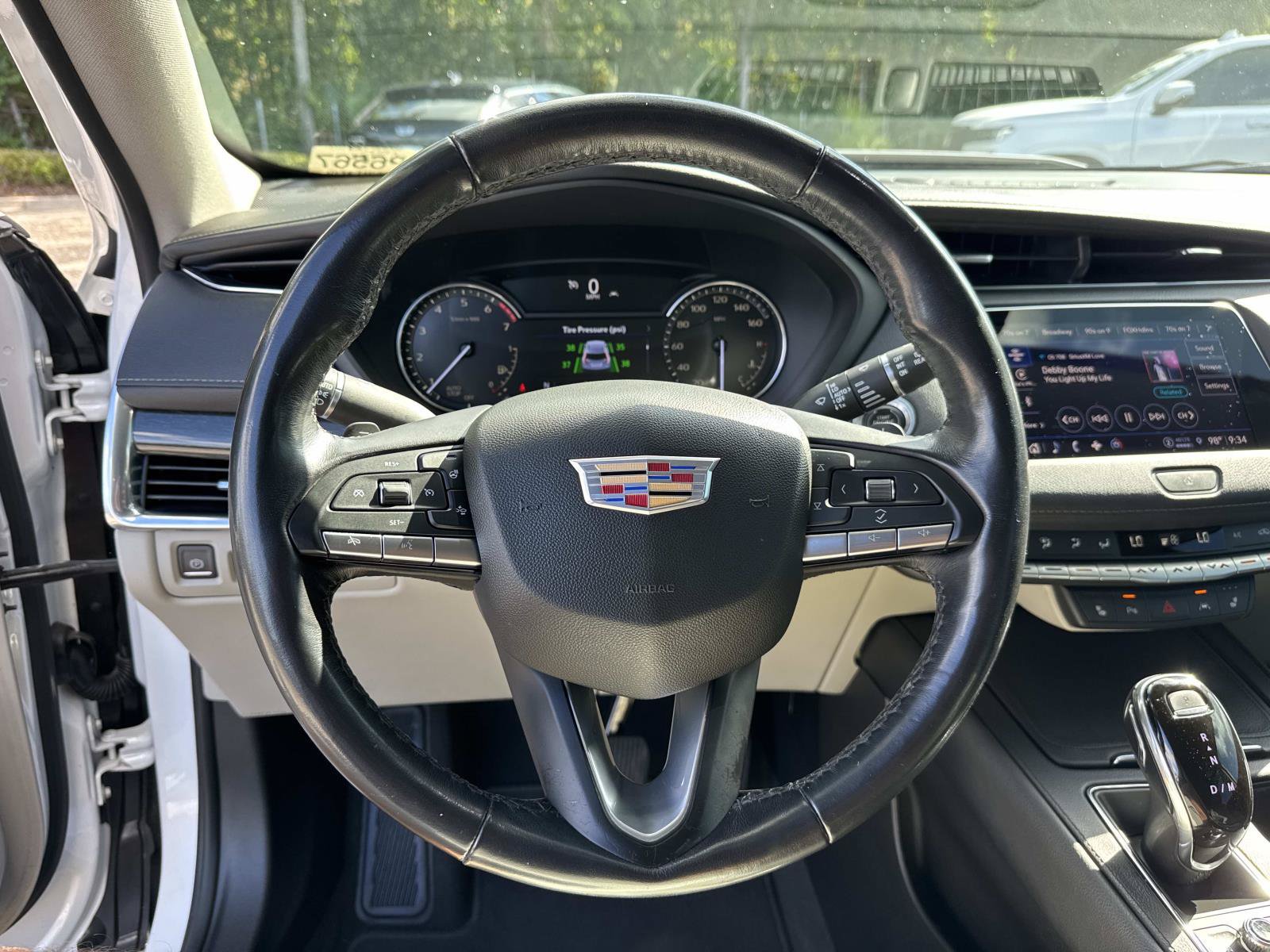 Used 2021 Cadillac XT4 Premium Luxury w/ Cold Weather Package FWD image 15