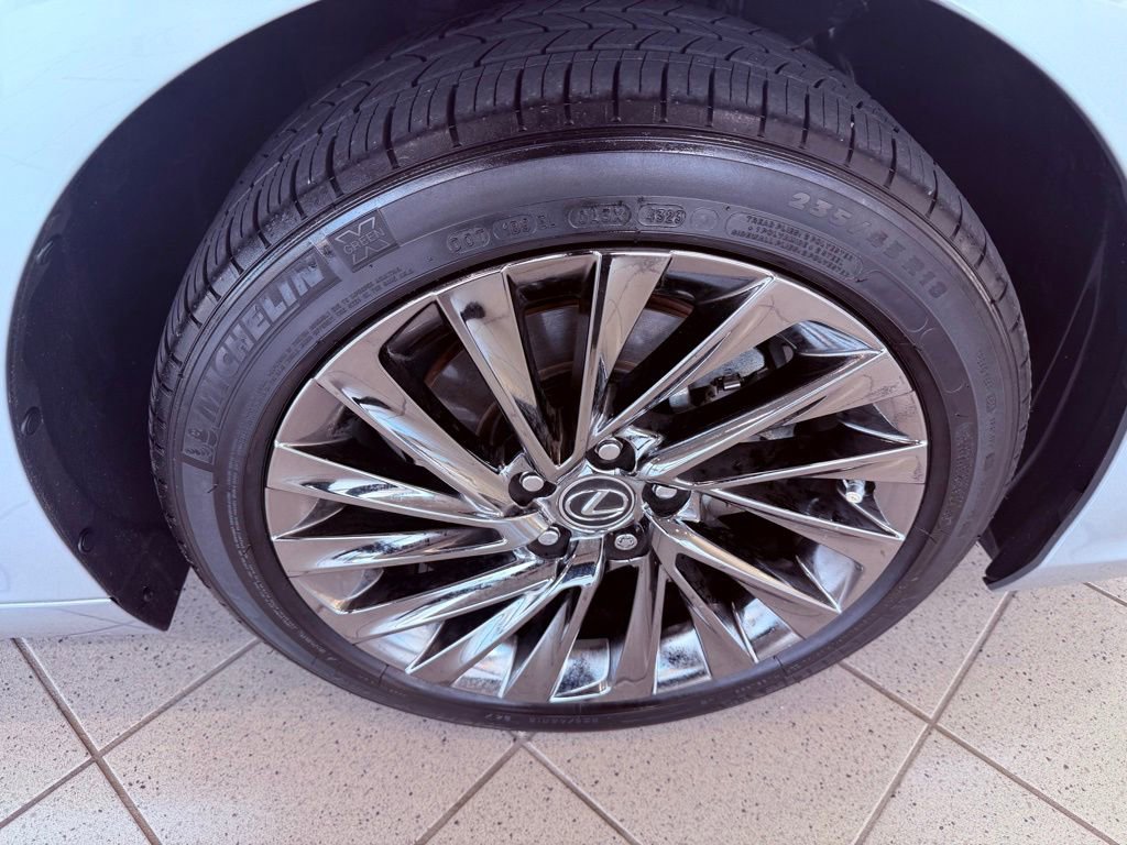 Certified 2024 Lexus ES 350 w/ Luxury Package image 16