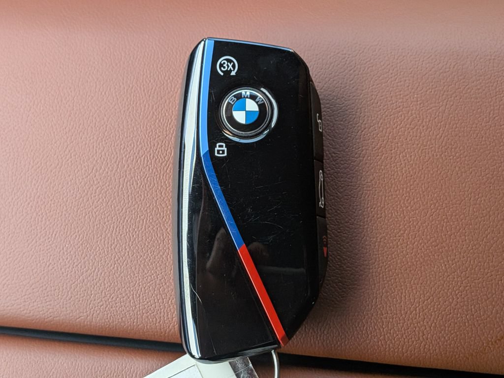 Used 2025 BMW X7 M60i AWD/4WD image 33