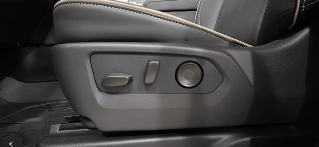 New 2026 Chevrolet Suburban Premier w/ Sun And Tow Package AWD/4WD image 16