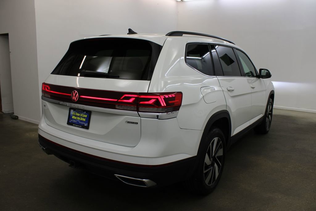 Used 2025 Volkswagen Atlas SE AWD/4WD image 5
