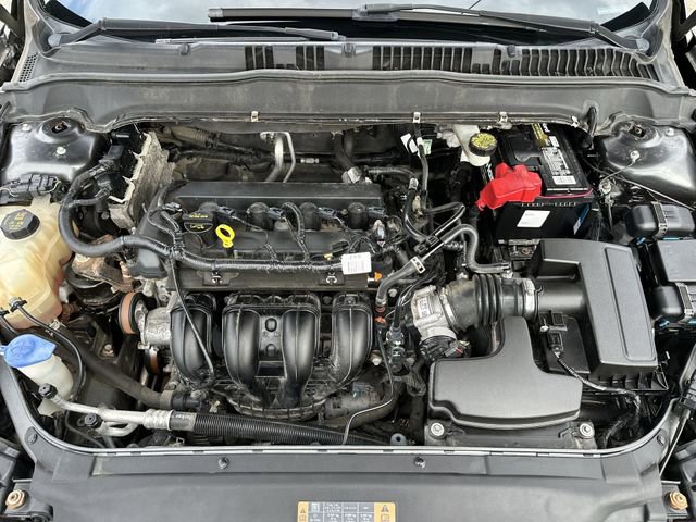 Used 2015 Ford Fusion SE FWD image 19