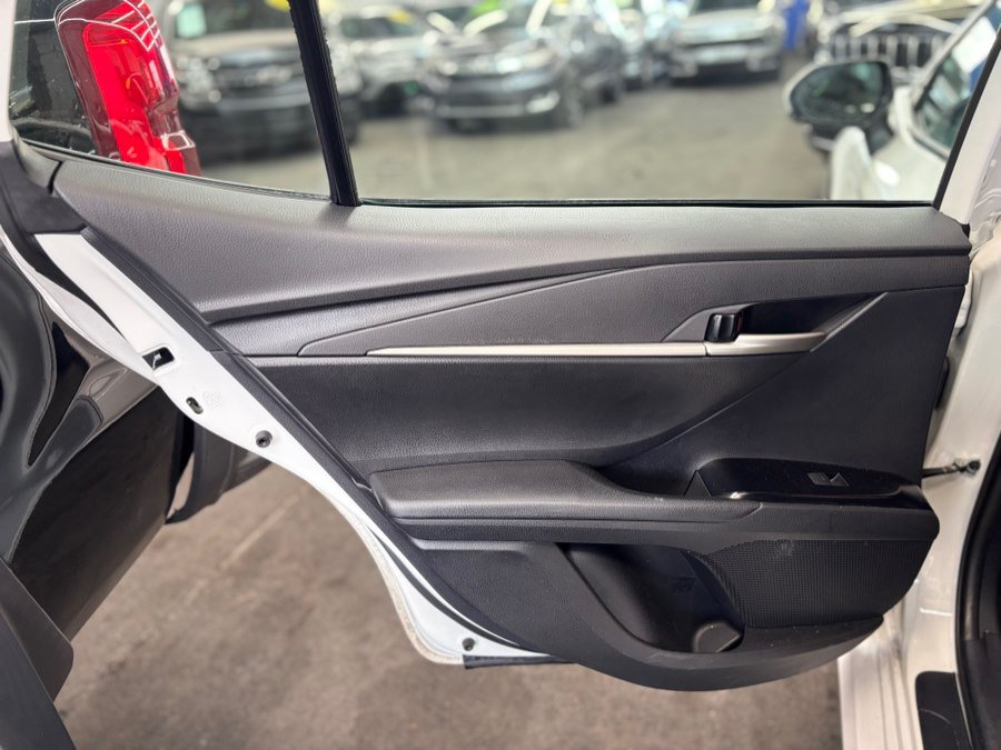 Used 2025 Toyota Camry LE FWD image 15