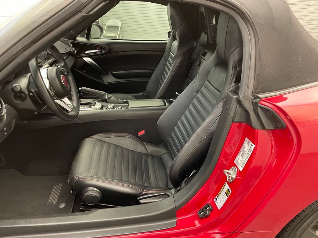 Used 2018 FIAT 124 Spider Abarth w/ Convenience Group RWD image 19
