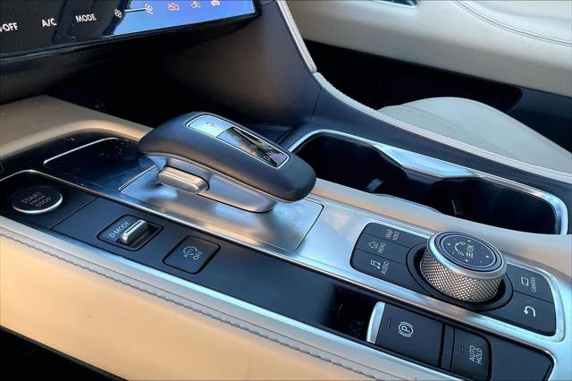 Used 2023 INFINITI QX60 Sensory w/ Vision Package AWD/4WD image 16