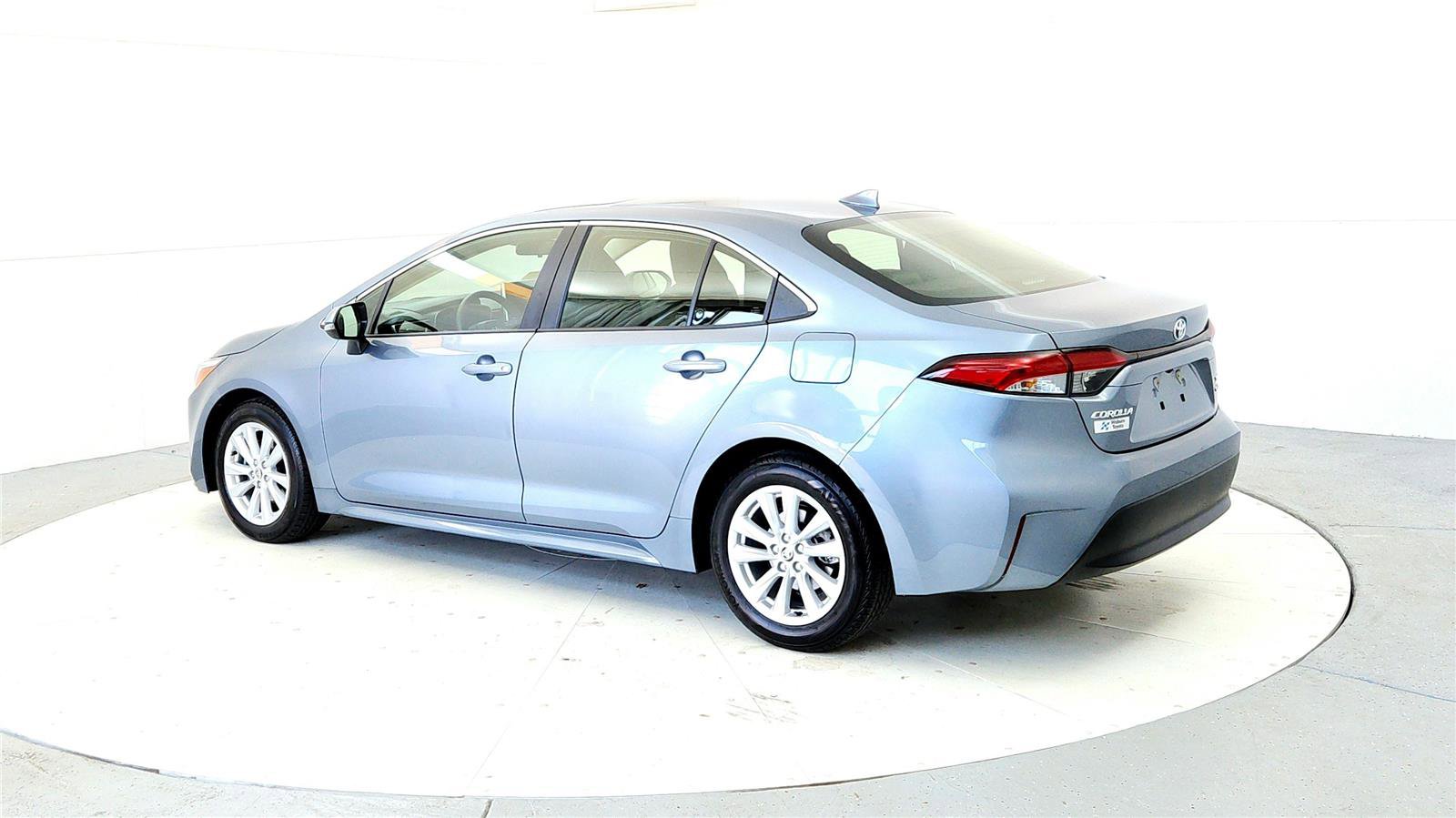 Certified 2025 Toyota Corolla XLE image 4