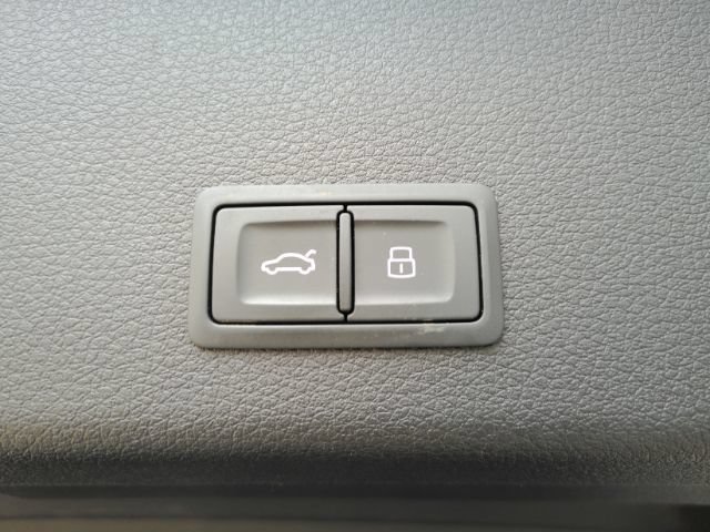 Used 2021 Audi e-tron Premium AWD/4WD image 29