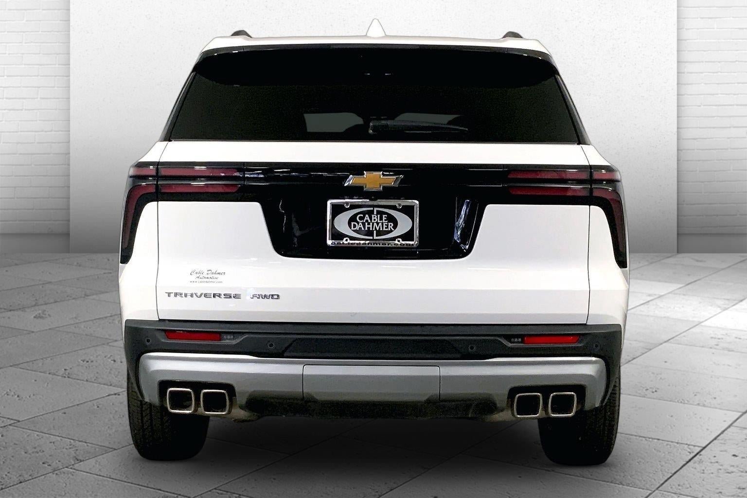 Used 2026 Chevrolet Traverse LT w/ Driver Confidence Package AWD/4WD image 3