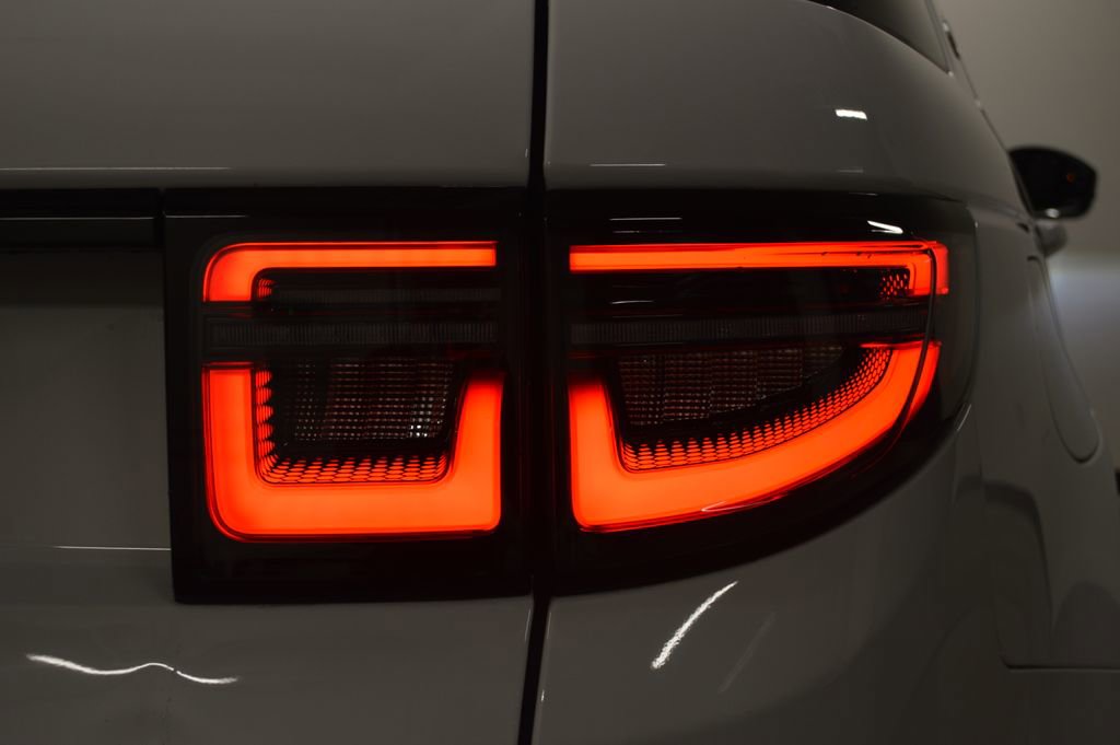 Used 2025 Land Rover Discovery Sport S image 10