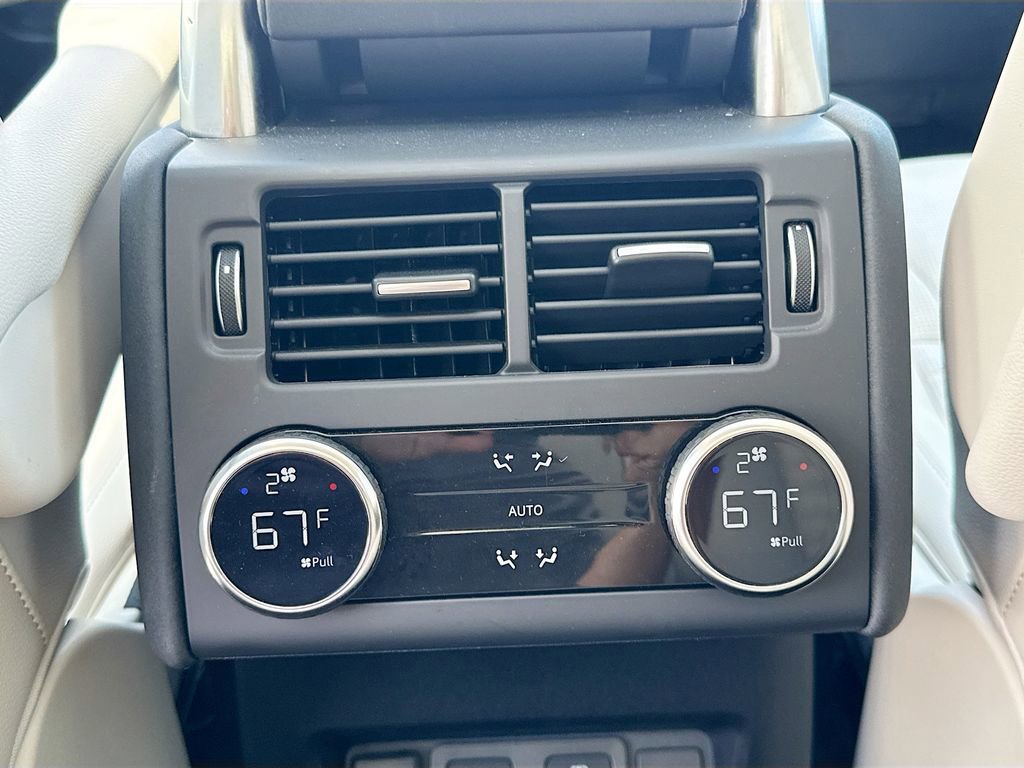 Used 2025 Land Rover Discovery S image 28