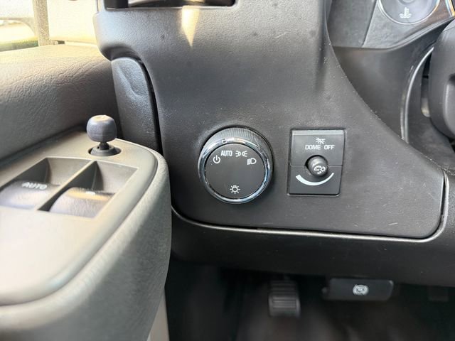 Used 2017 Chevrolet Express 2500 RWD image 17