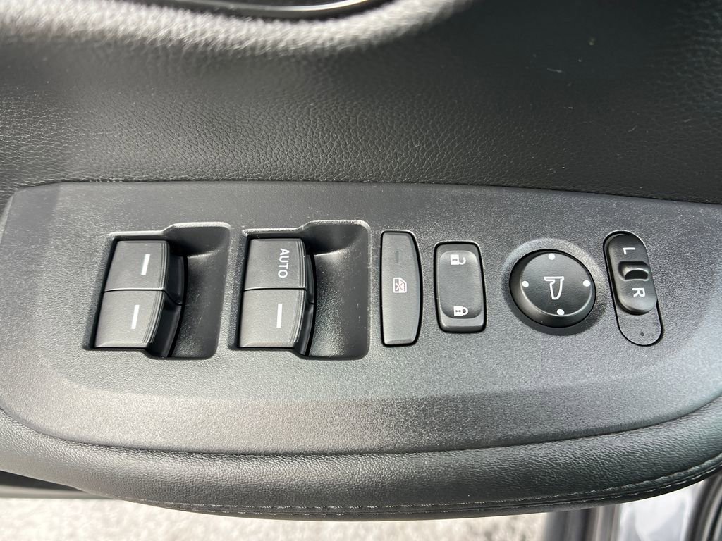 Used 2024 Honda HR-V LX image 12