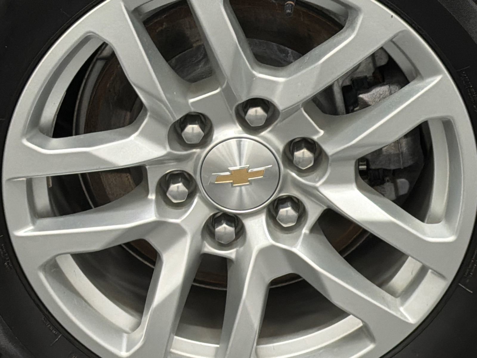 Used 2024 Chevrolet Suburban LT image 5