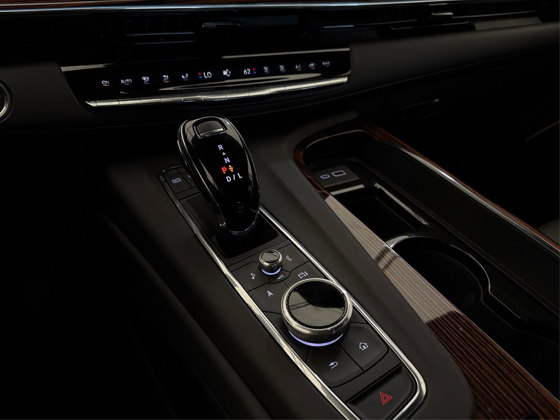 Used 2024 Cadillac Escalade Premium Luxury image 31