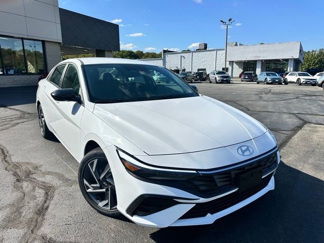 New 2025 Hyundai Elantra Sport image 3