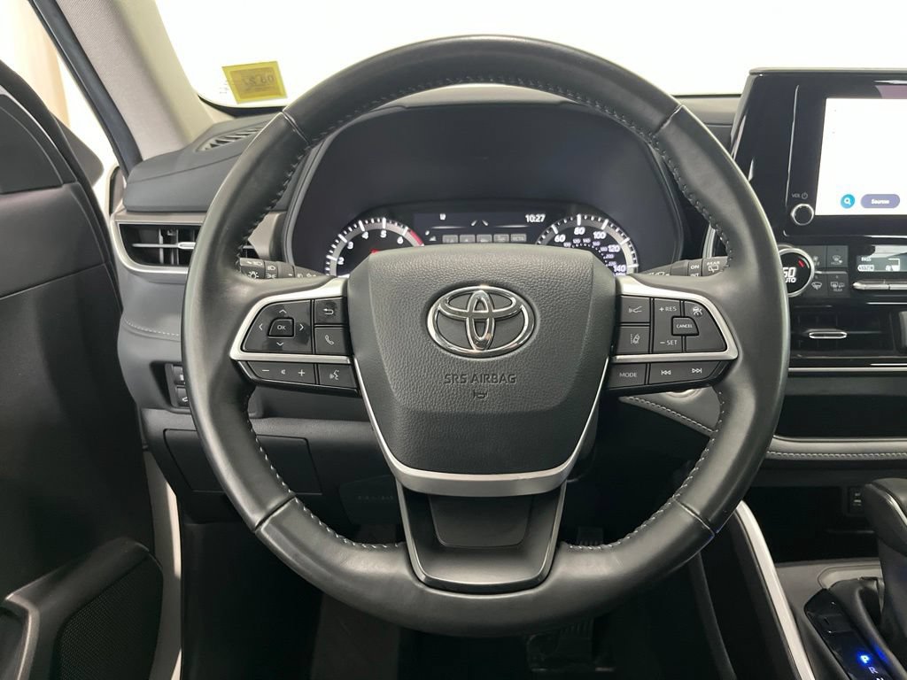 Used 2024 Toyota Highlander LE FWD image 5