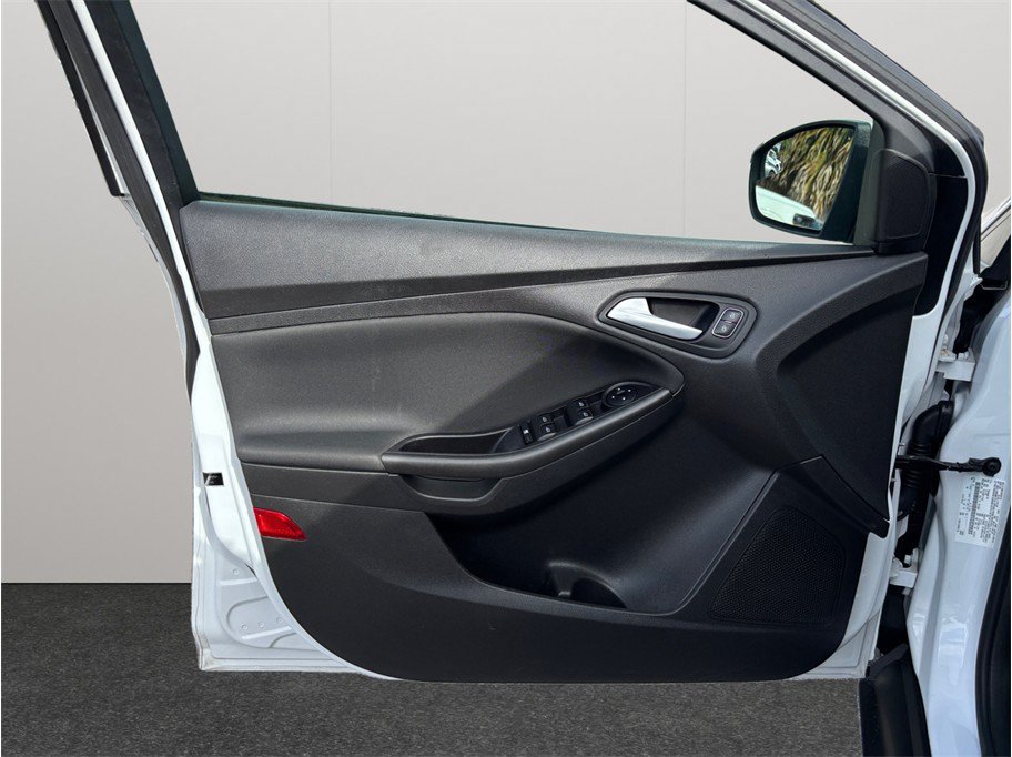 Used 2017 Ford Focus SEL FWD image 15