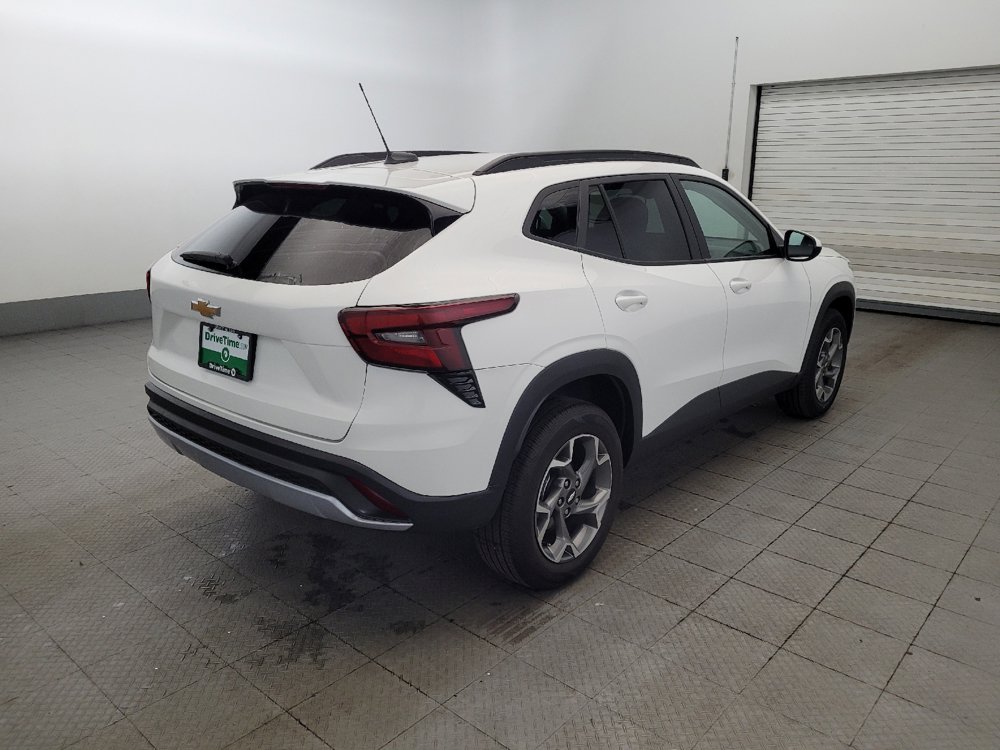 Used 2025 Chevrolet Trax LT FWD image 9