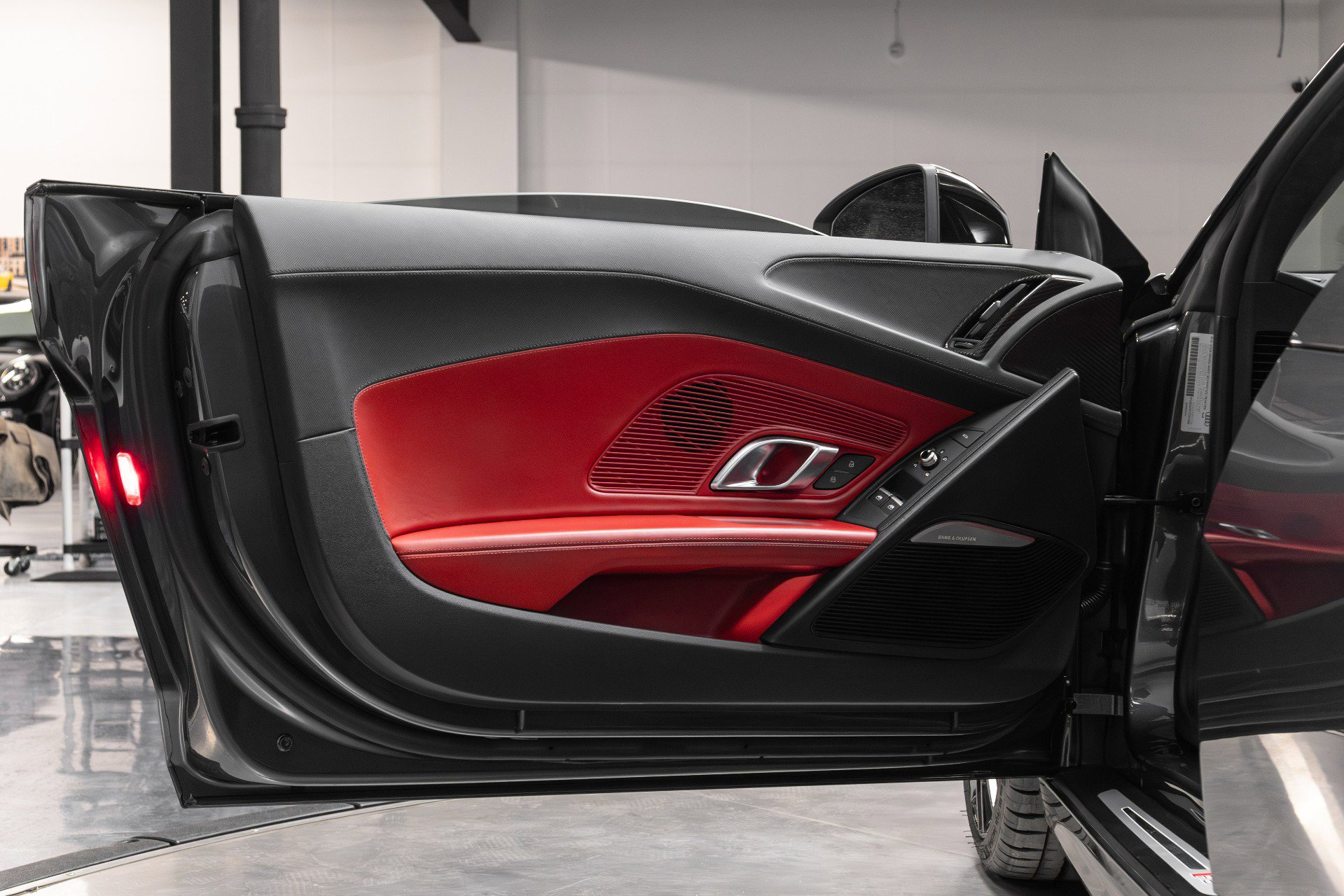 Used 2018 Audi R8 V10 w/ Premium Package image 46