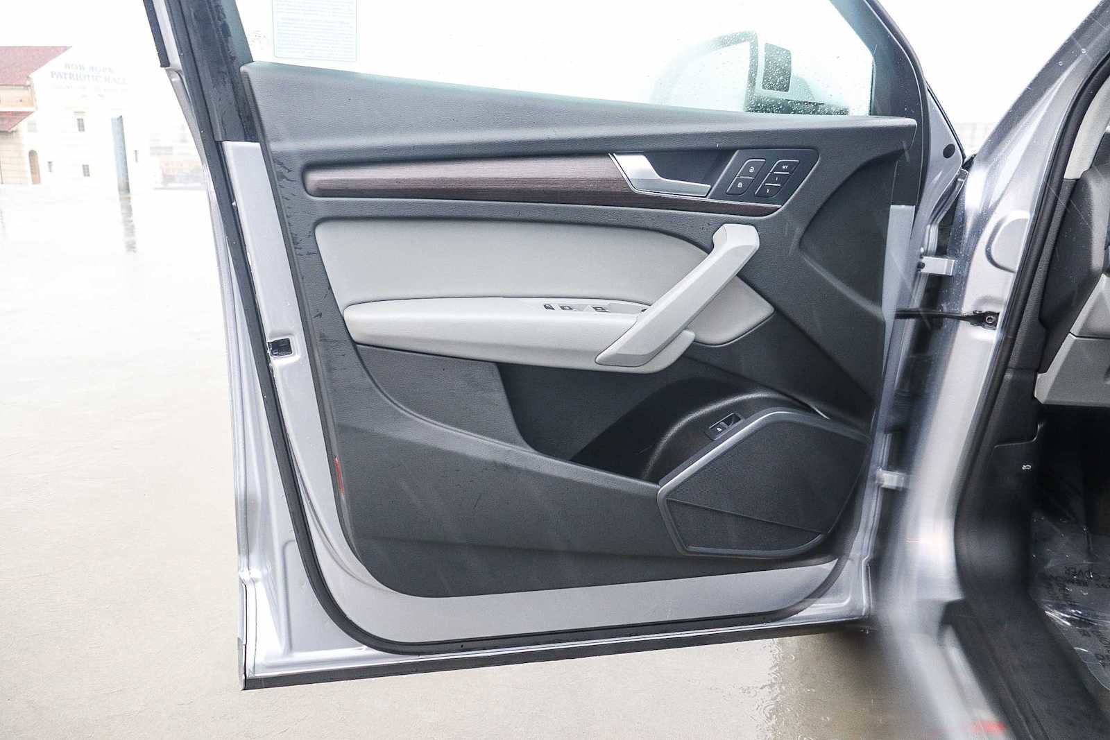 Used 2022 Audi Q5 2.0T Premium w/ Convenience Package image 30