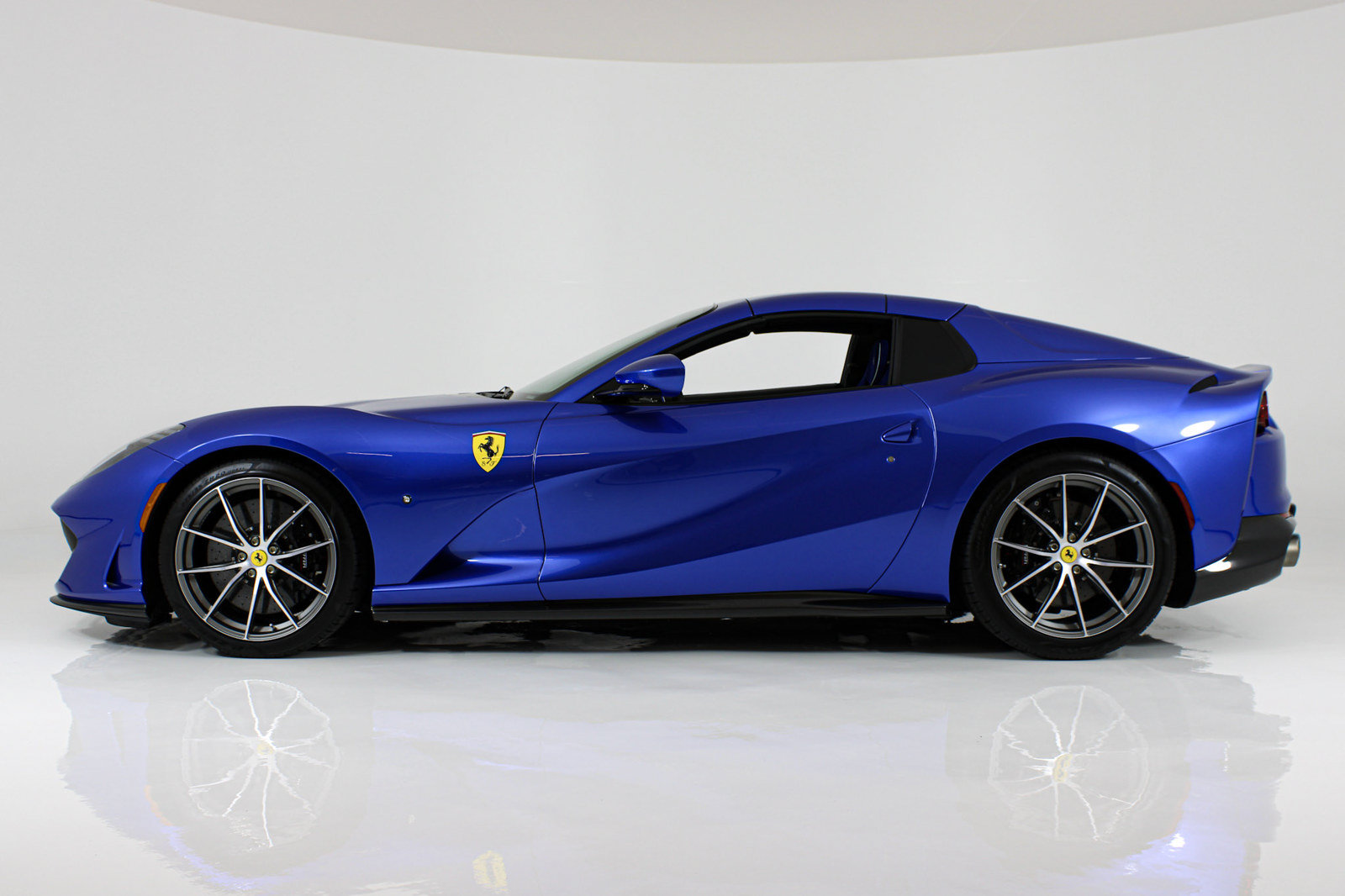 Certified 2022 Ferrari 812 GTS RWD image 34
