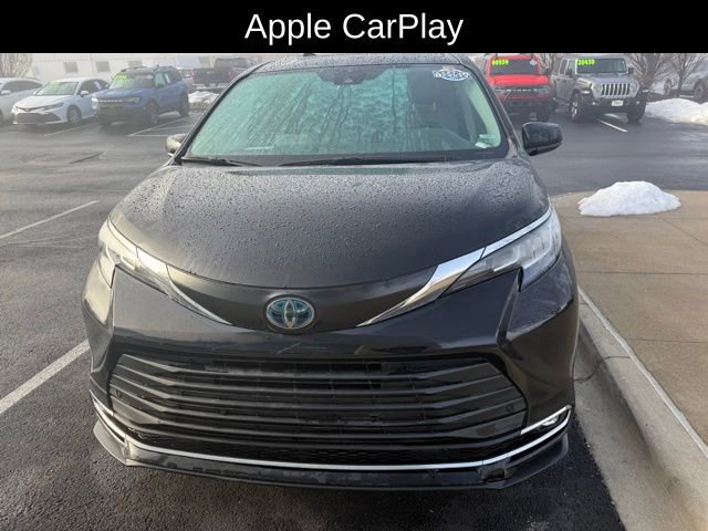 Used 2021 Toyota Sienna XLE image 5