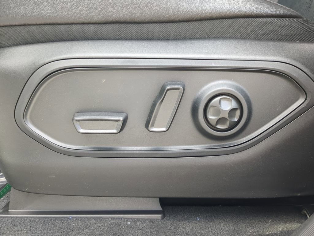 New 2025 Jeep Grand Cherokee Altitude image 16