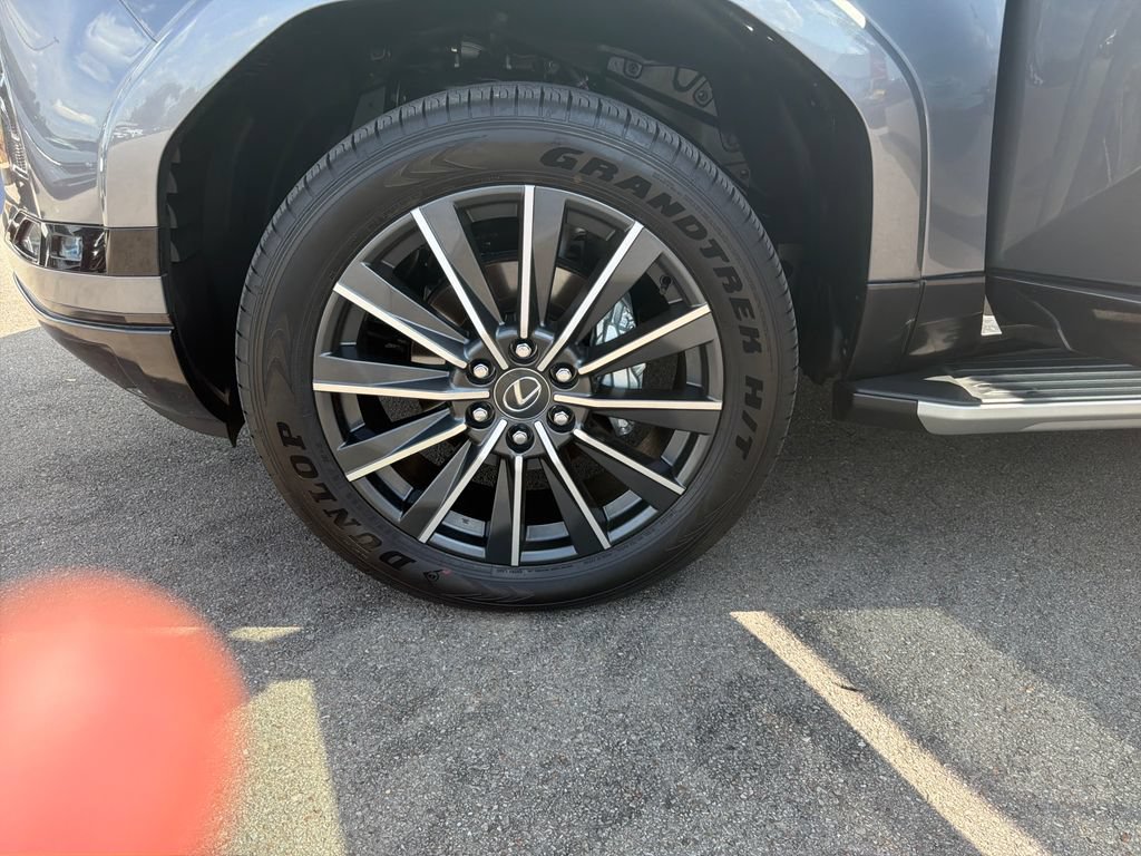 Used 2026 Lexus GX 550 w/ Accessory Package (2T) AWD/4WD image 27