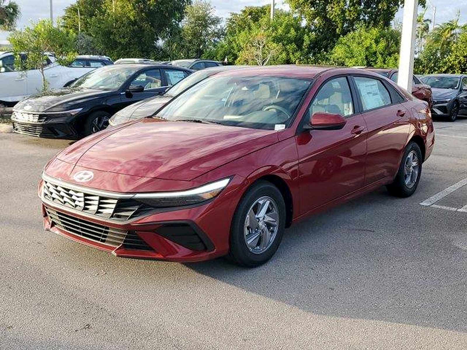 New 2025 Hyundai Elantra SE FWD image 3