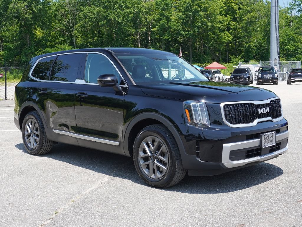 Used 2023 Kia Telluride LX AWD/4WD image 2