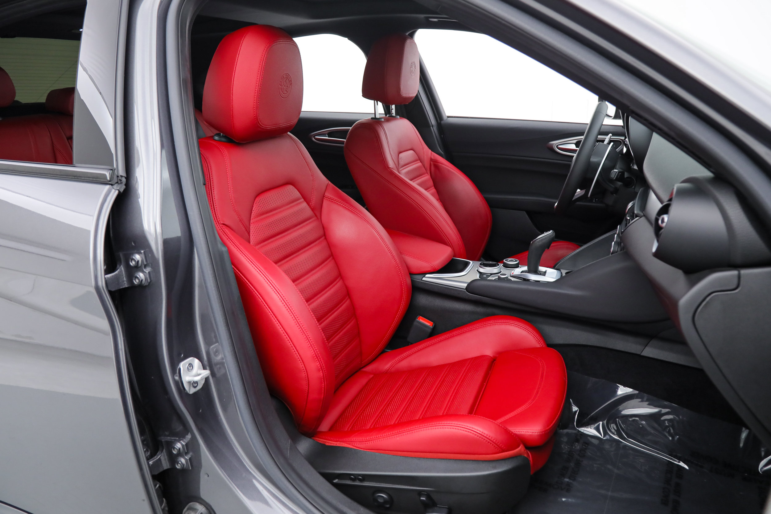 Used 2023 Alfa Romeo Giulia Veloce RWD image 11