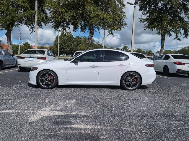Used 2024 Alfa Romeo Giulia Veloce RWD image 3
