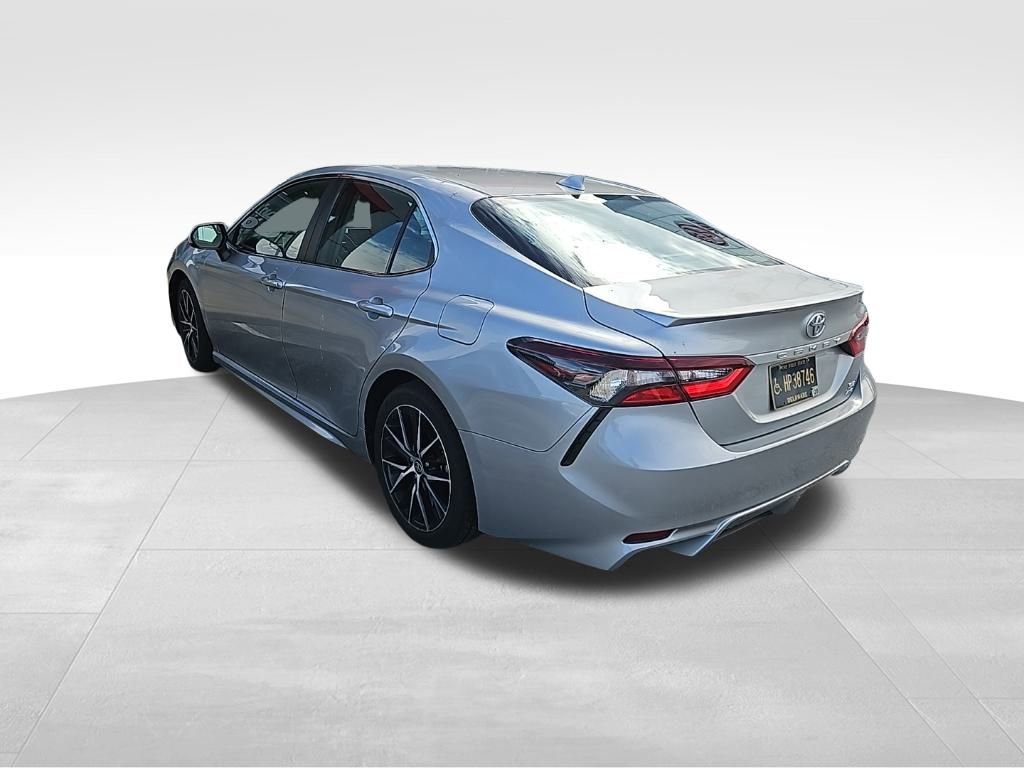 Used 2021 Toyota Camry SE image 6