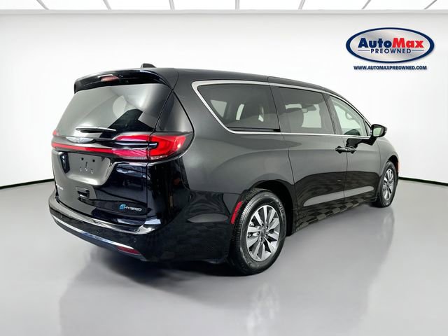 Used 2024 Chrysler Pacifica Select image 2